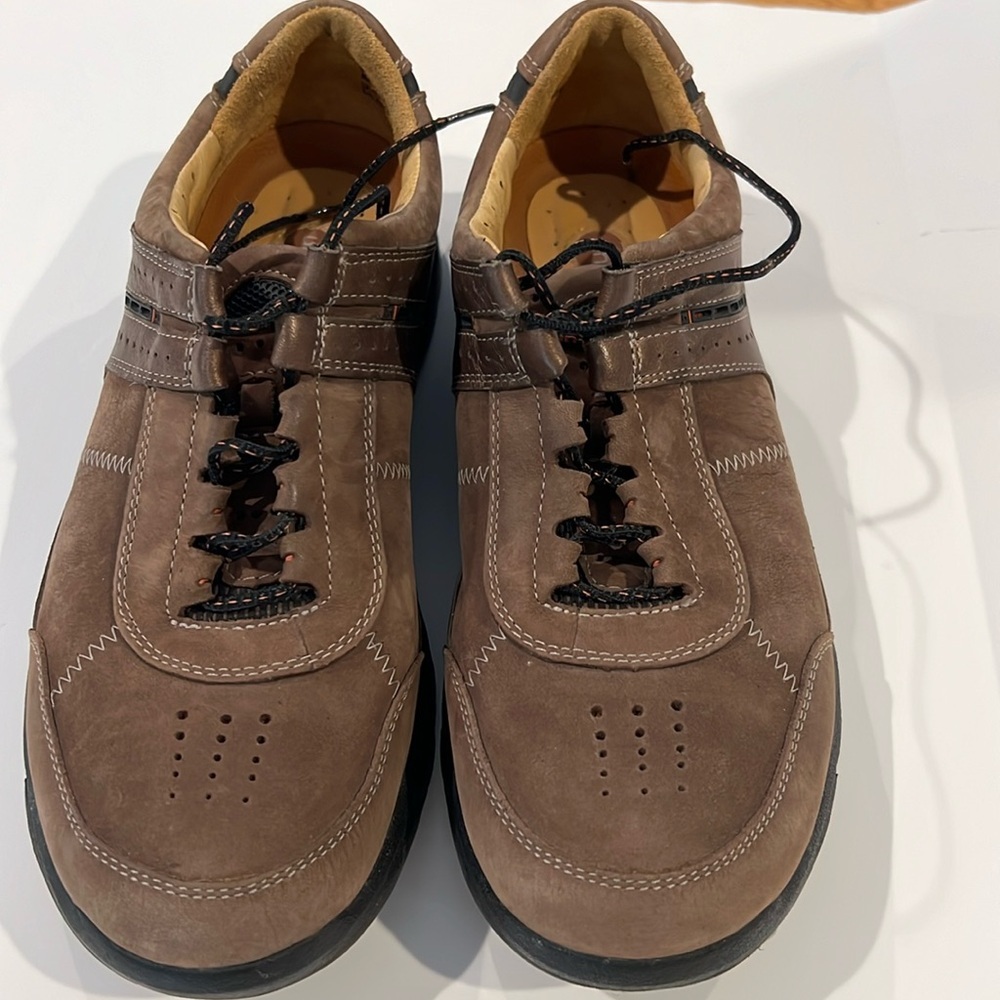 Clarks Unstructured leather brown Men’s sneaker size 9.5
